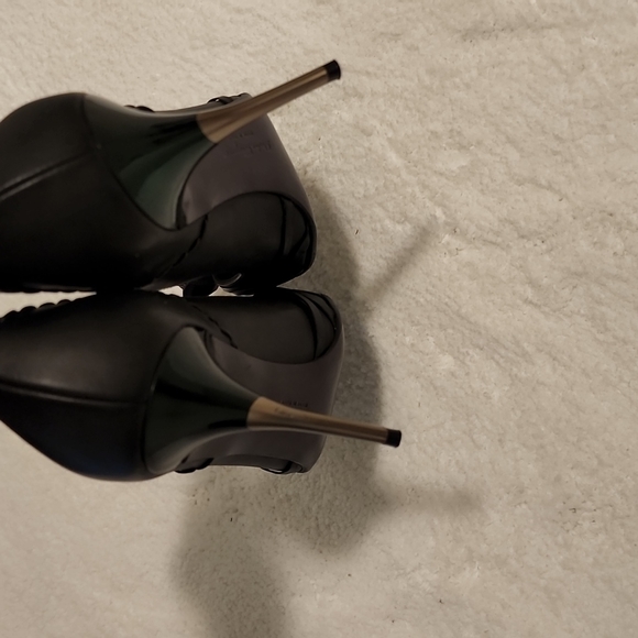 Salvatore Ferragamo Shoe - Picture 2 of 4